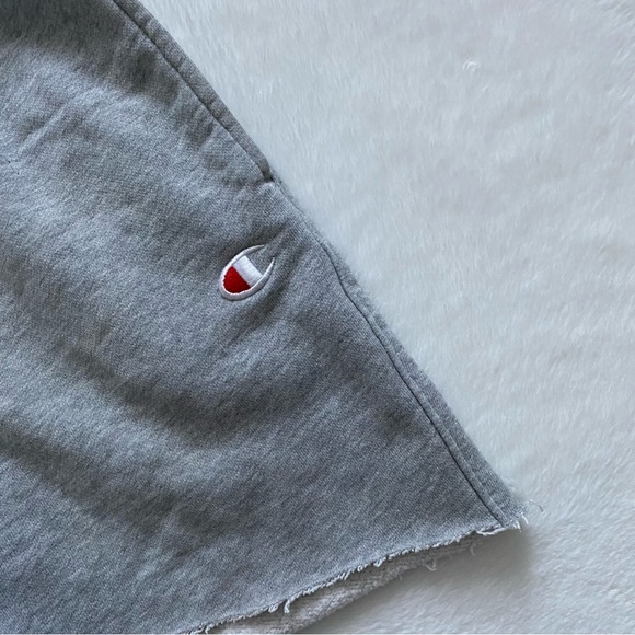 3/30$🤍 CHAMPION | Grey cut off sweat shorts - Picture 4 of 6
